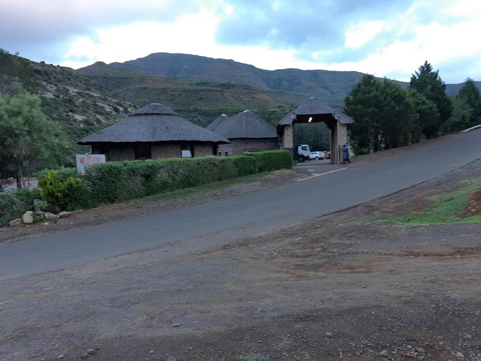 Maluti Stay Lodge Ramabanta ภายนอก รูปภาพ