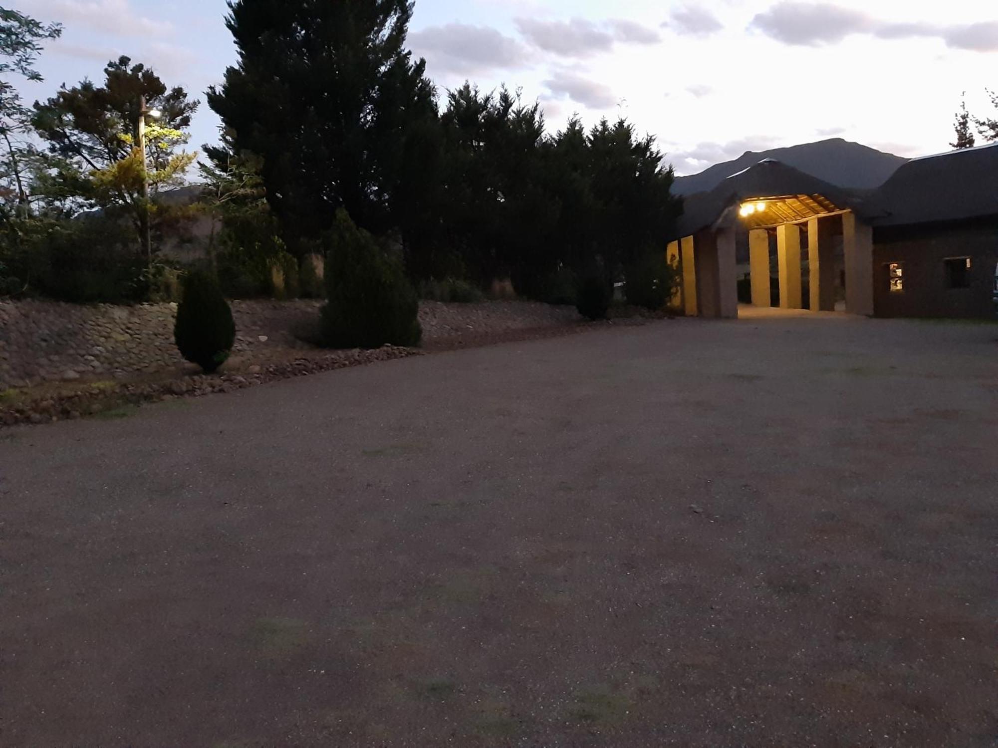 Maluti Stay Lodge Ramabanta ภายนอก รูปภาพ