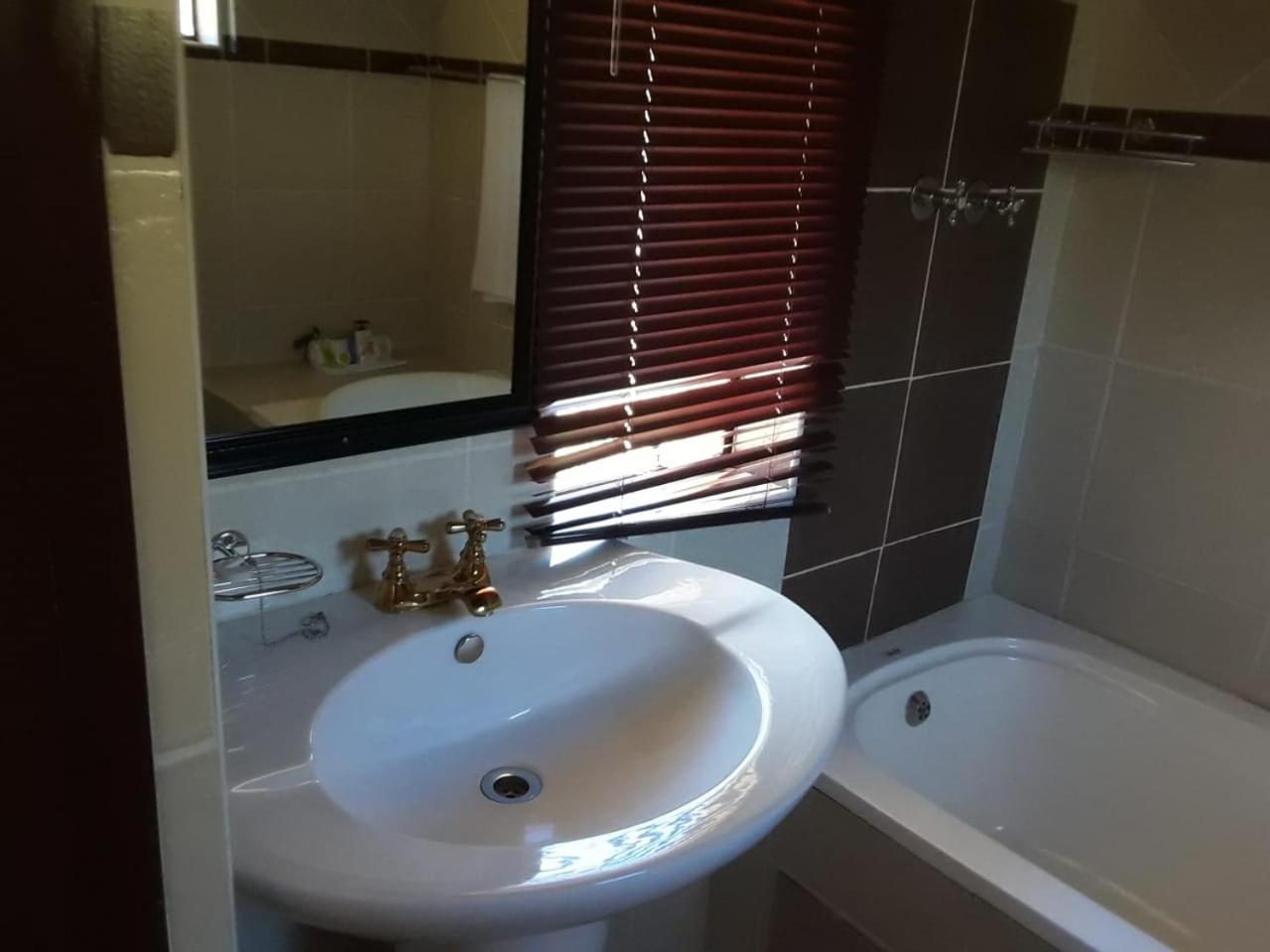 Maluti Stay Lodge Ramabanta ภายนอก รูปภาพ