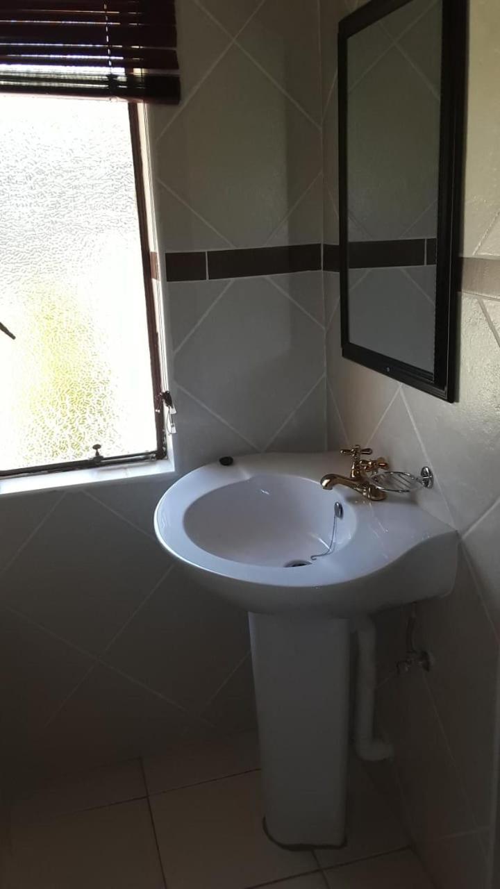 Maluti Stay Lodge Ramabanta ภายนอก รูปภาพ